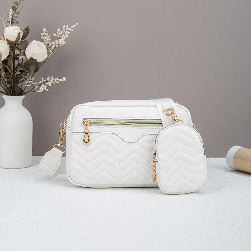 Ladies' Quilted Pattern Crossbody Bag, Casual Minimalist Single Shoulder Bag With Mini Hanging Money