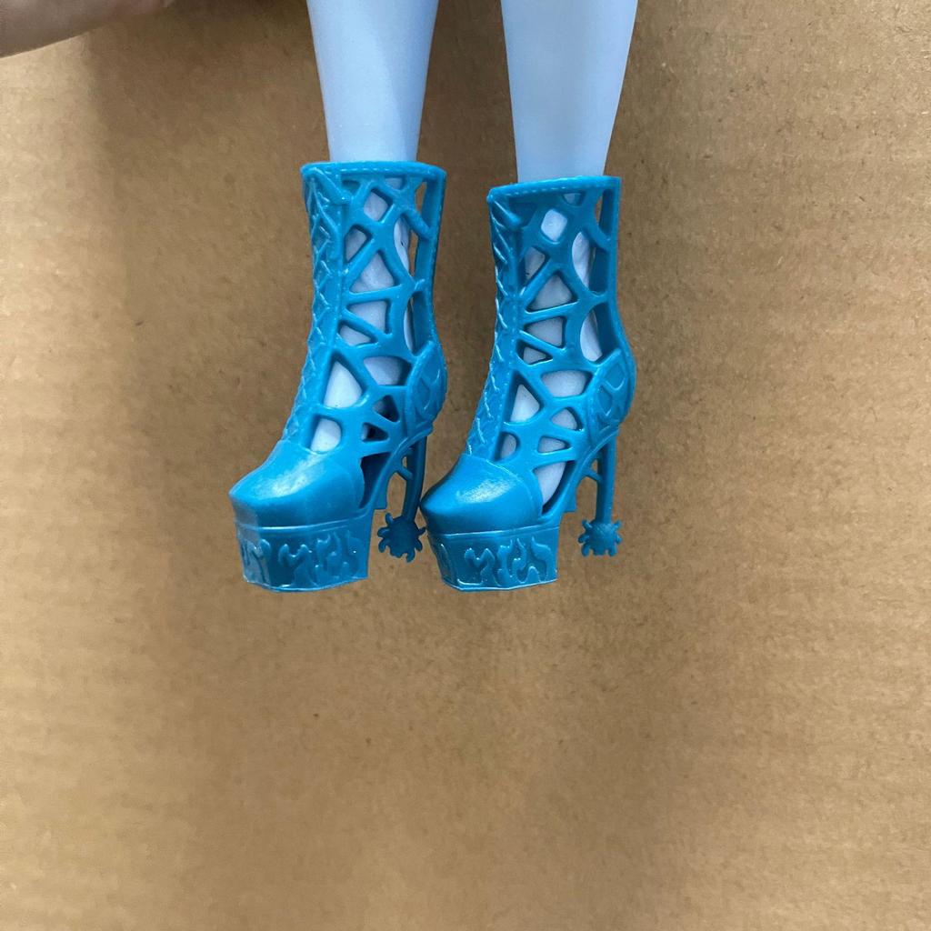 Monster Doll Boots: High-Heeled, Left/Right Distinction, Outfit Accessories.