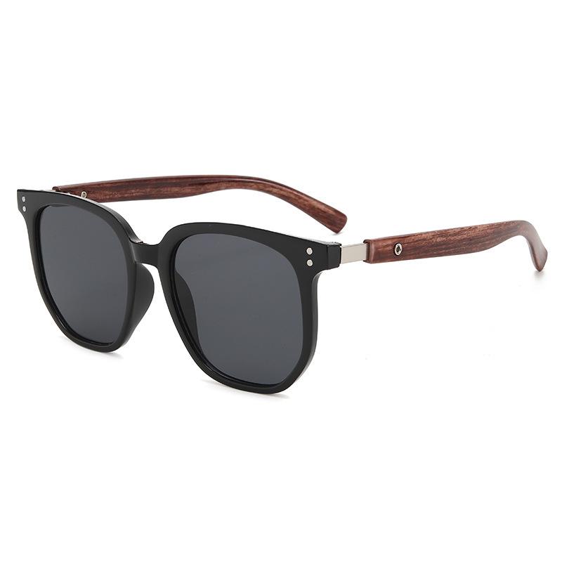 Unisex Sunglasses with High-End Vibe: Wood Grain Legs, Metal Studs, Square Frame—Stylish Sun Protection for Round Faces.