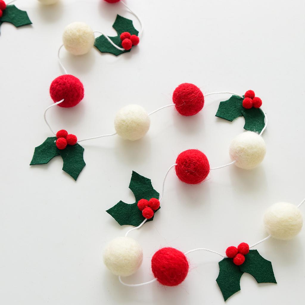 Christmas wool felt Christmas leaves red fruit ball string pull flag bunting suitable for Christmas wall hanging room decoration
