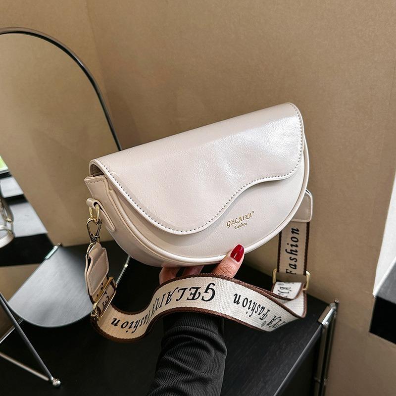 Fashion textured women's bag autumn and winter new retro versatile wide shoulder strap single shoulder underarm saddle bag
