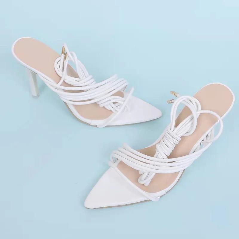 Moda 2024 Novo Verão Europa e América Tamanho Grande Pés Tira Salto Fino Sandálias Femininas Pontudas Moda Salto Alto Plus Size 43