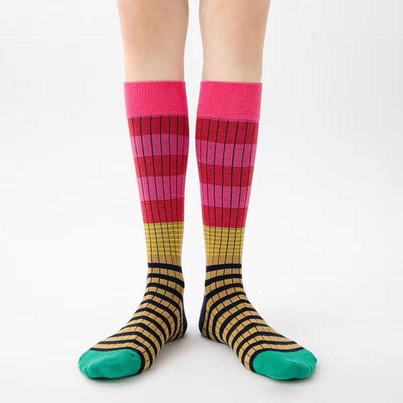 Herbst Winter Ins Mode für Frau Farbverlauf Gestreift Bunte Retro Wadensocken Baumwolle Hohe Röhre Weiche Sport Damen Casual Sox