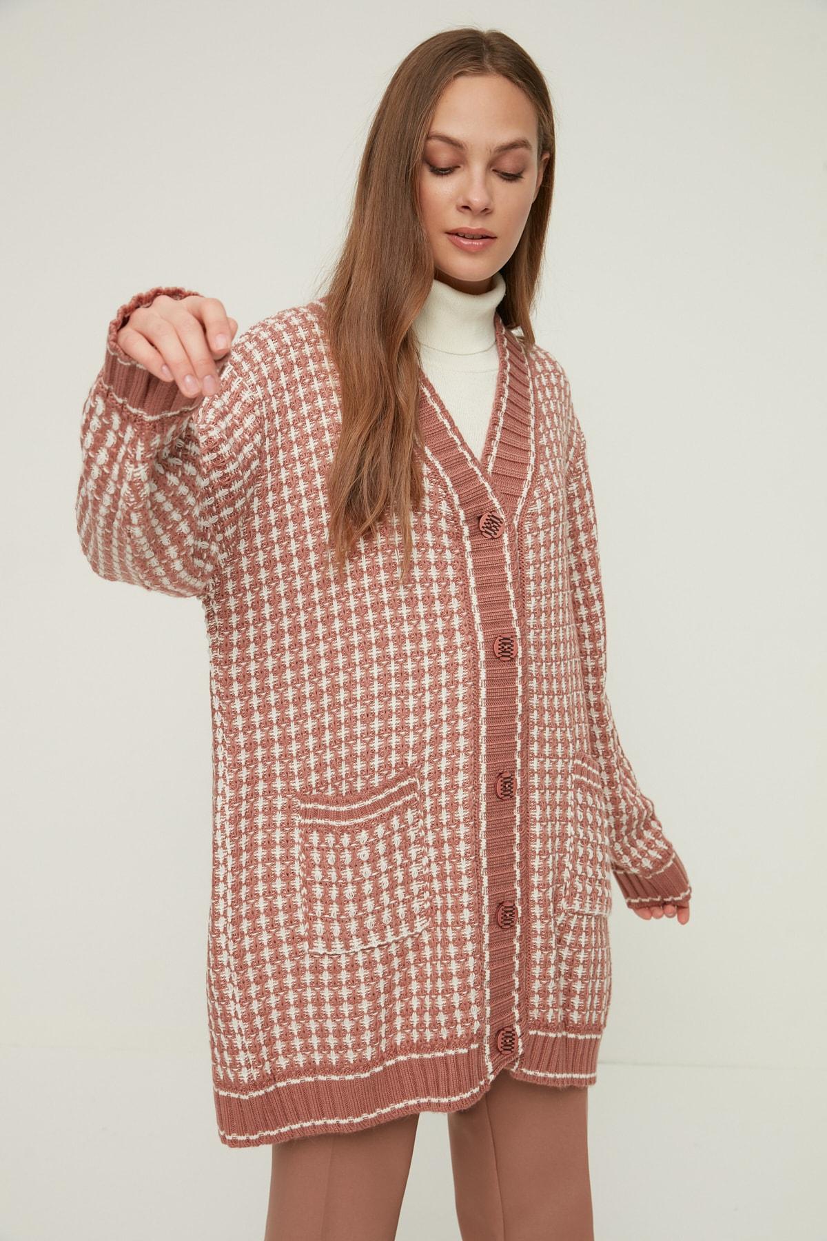 

Коричневый длинный трикотажный кардиган с V-образным вырезом TCTAW22TH0138..