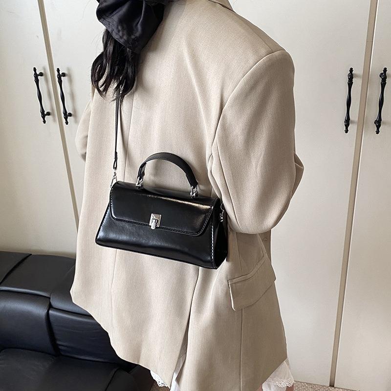 High-end Women's Bags, New Fashion Niche Design, Shoulder Messenger Bag, Retro Handbag.