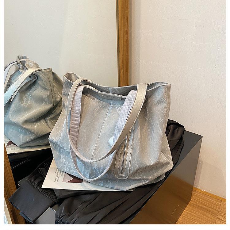 

Сумка большой вместимости женская 2025 новая модная популярная высококлассная сумка через плечо летняя суперхит сумка-тоут для поездок на работу серый