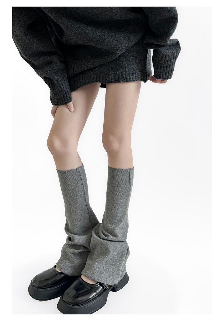 Gray Women's Slimming Micro-Flare Cotton Calf Socks - Solid Color, Elastic, Piled-Up Trapezoidal Leg Covers for Spring and Autumn.