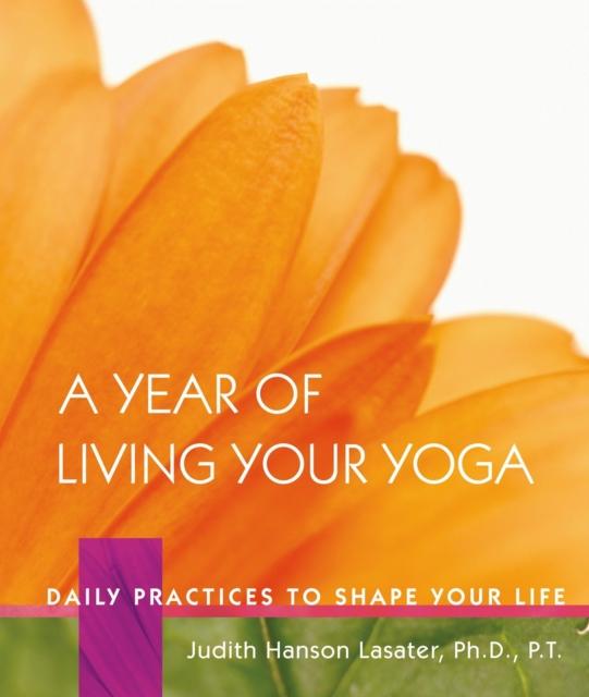 Livre A Year of Living Your Yoga : Daily Practices To Shape Your Life