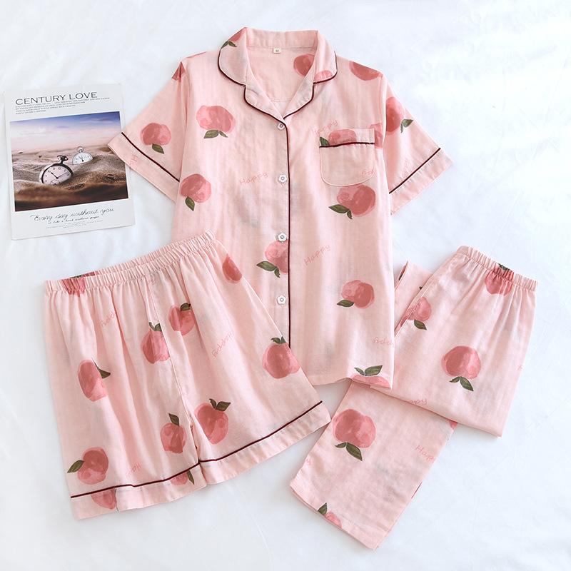 Neues dreiteiliges Pyjama-Set für Damen im Frühjahr und Sommer, kurze Ärmel + Shorts + Hose, 100 % Baumwollgaze, Homewear-Set mit Love-Print