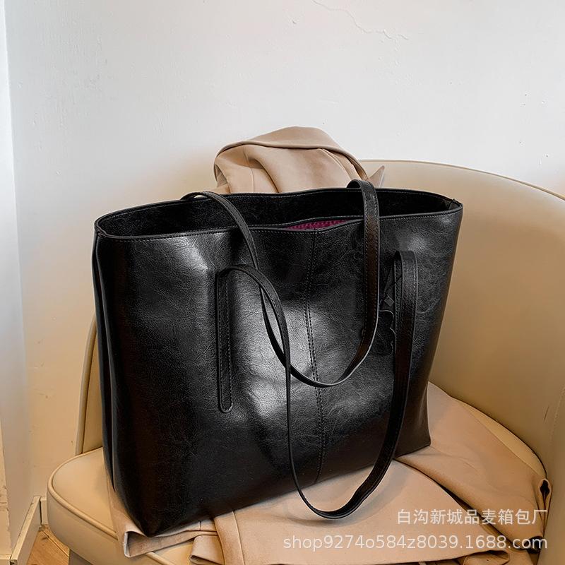 

Handbag Large capacity commuter work bag New high-end texture simple tote bag Retro shoulder women s bag чорний