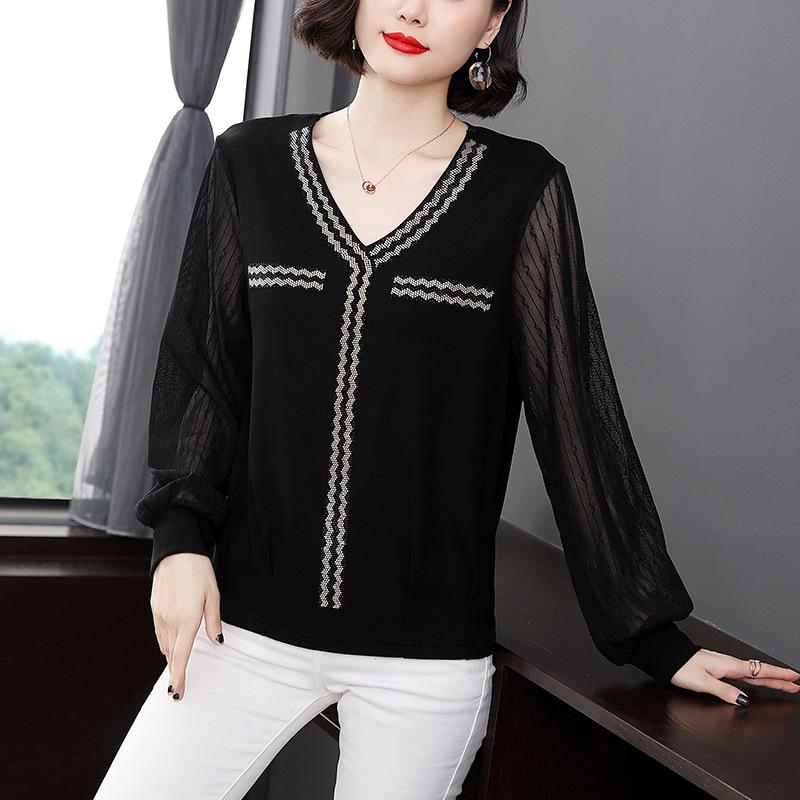 Women's Black Chiffon Spliced Knitted V-Neck Pullover: Loose-Fitting, Long-Sleeved Spring Commuter Top.