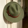Cappello Jazz da Donna a Tesa Larga con Decorazione Cinturino in Ecopelle Cappello di Paglia da Spiaggia Taglia Regolabile Protezione UV Pieghevole Cappello Estivo