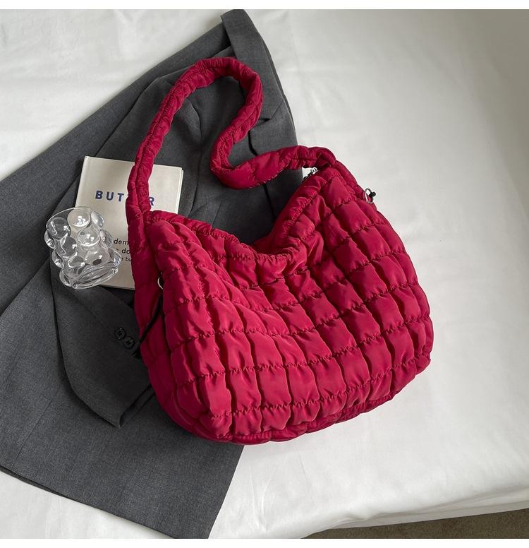 Korean version of pleated bubble cloud bag women's 2025 autumn new large-capacity messenger bag versatile shoulder tote bag