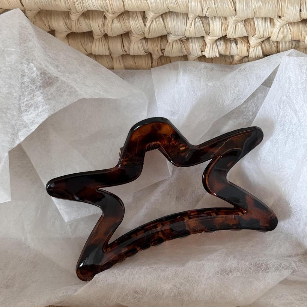 Retro Tortoiseshell Claw Clip: Elegant & Versatile Updo Hair Accessory for Women