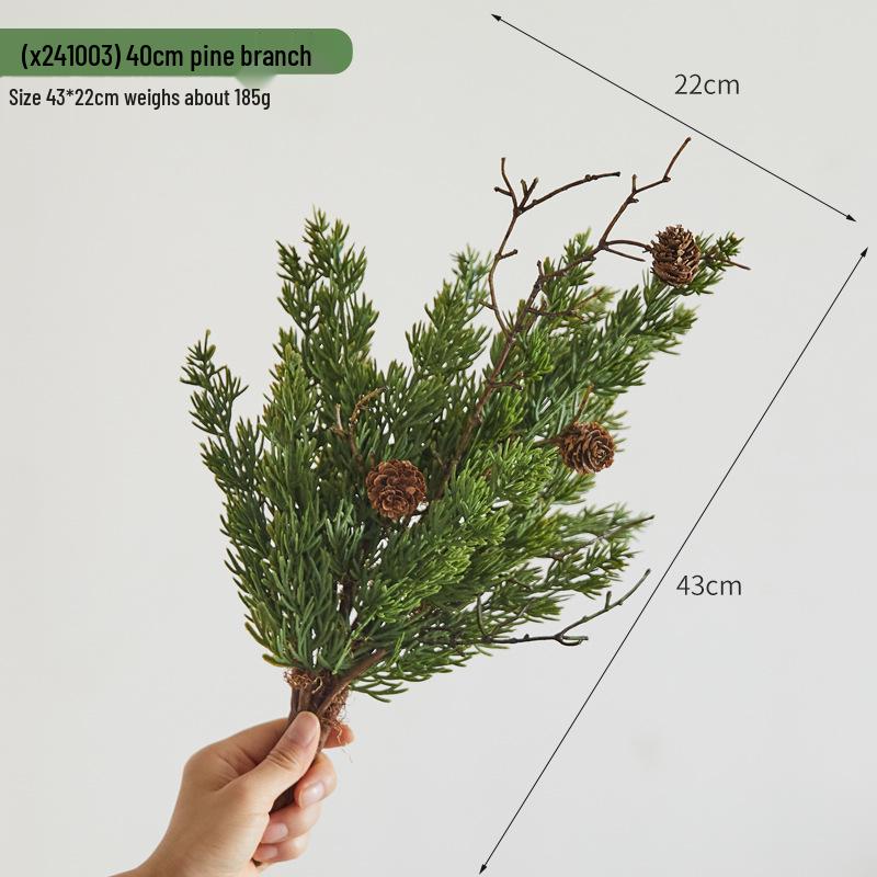 Künstliche Weihnachts-Kiefern- und Rattan-Girlande mit Tannenzapfen zum Aufhängen an der Wand