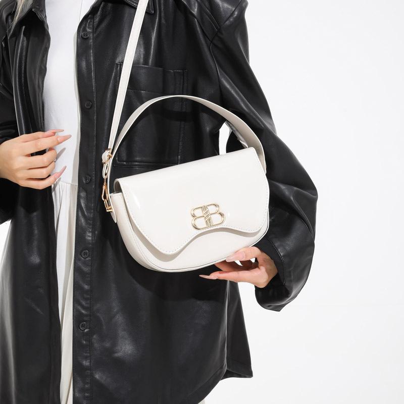 2025 new high-end sense popular underarm women's bag sense foreign style chain bag niche single shoulder crossbody versatile saddle bag