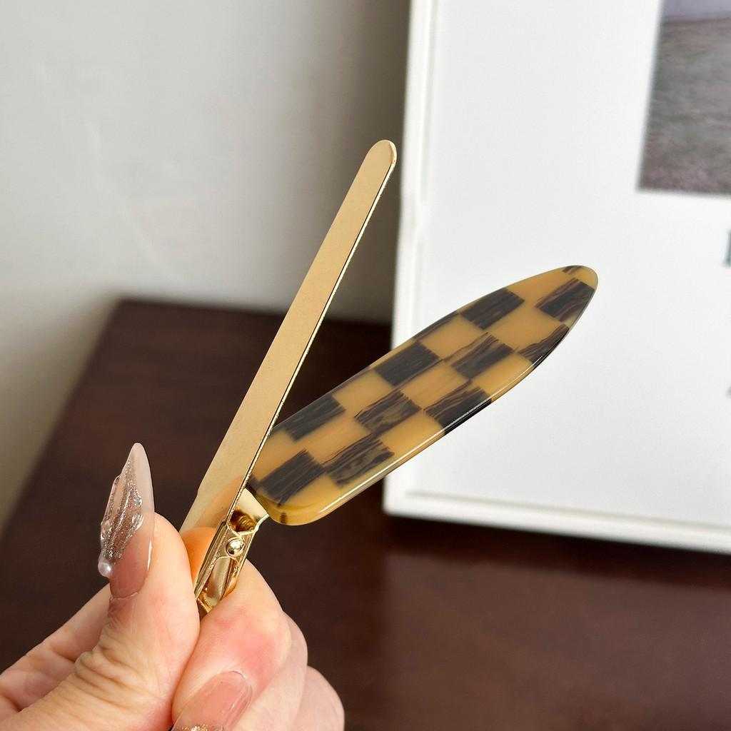 Trendy Oversized Acetate No Trace Hair Claw Versatile Plaid Hair Clip For Women