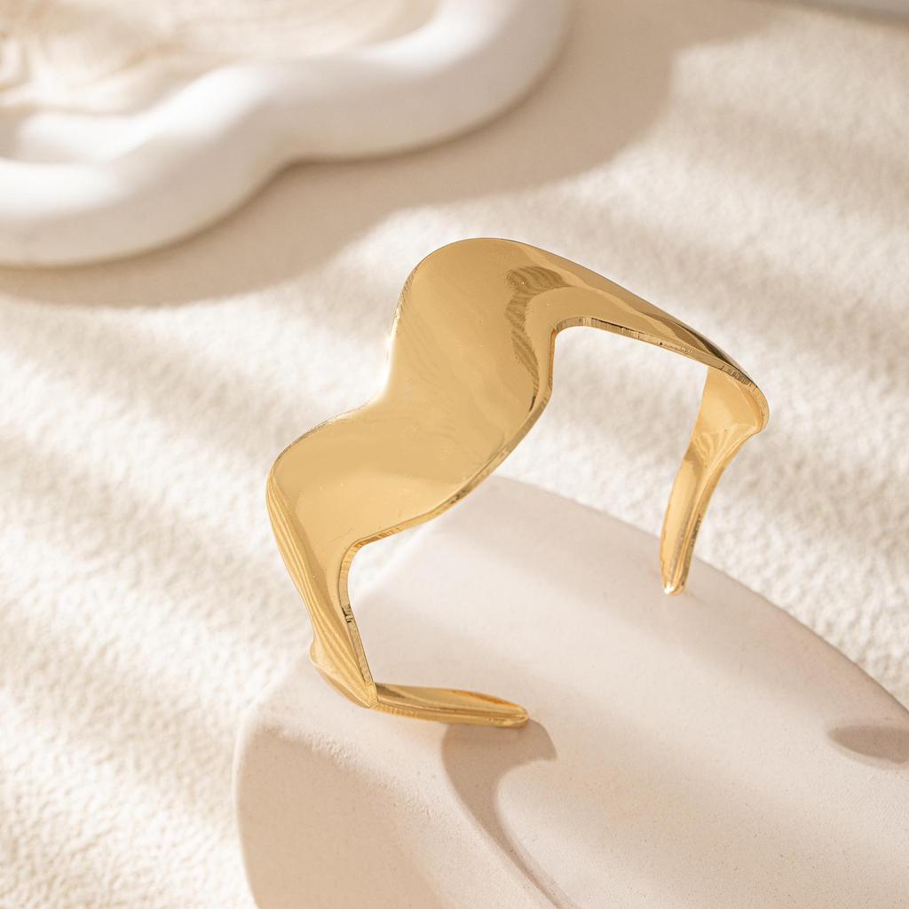 Exaggerated Wavy Ripple Streamline Open Bangle
