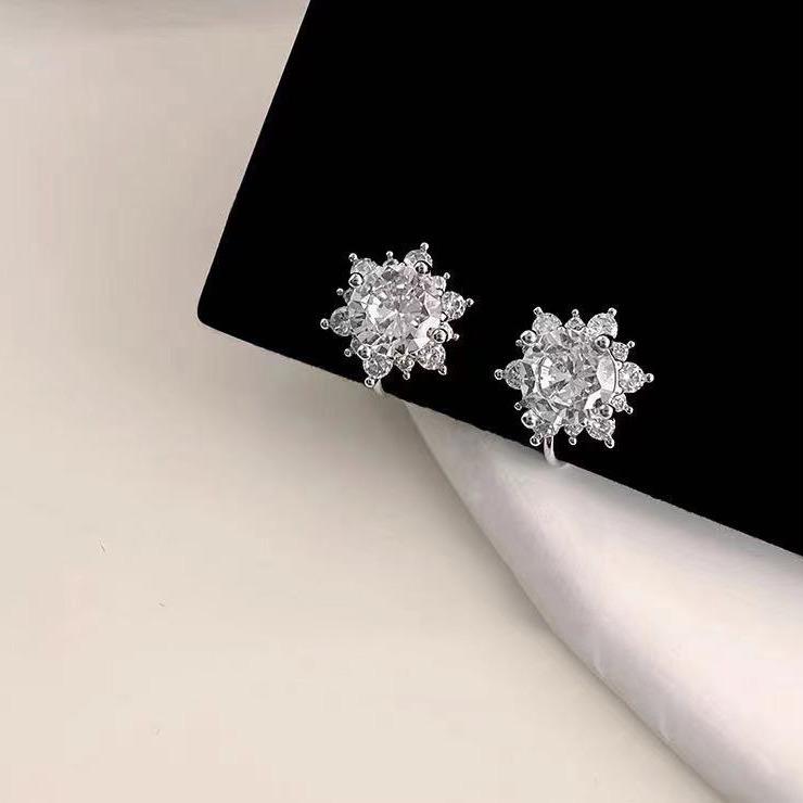 

Модные ретро-клипсы со снежинками без отверстий для ушей, новый нишевый дизайн, простые серьги с высоким чувством как