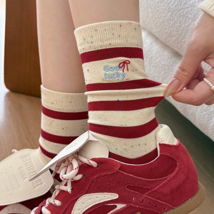 Damen Mittelwaden Rote Socken mit Schleife & Polka Dots - Jahr des Pferdes Neujahr Gestreifte Slouch-Socken