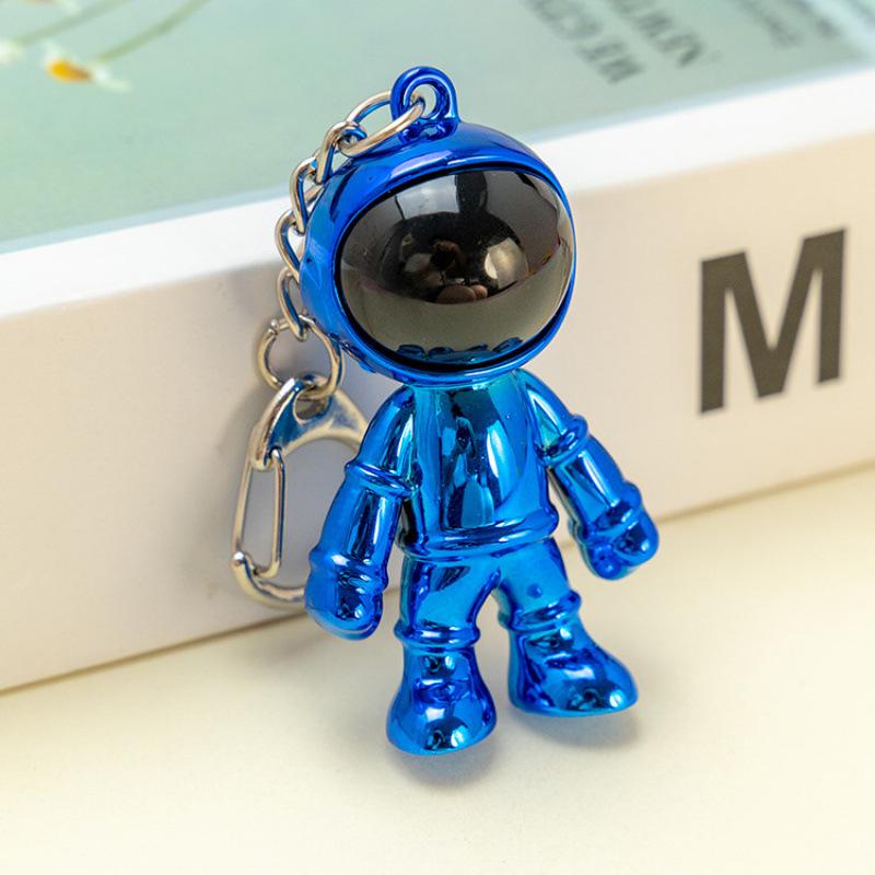 3D Astronaut Keychain: Trendy Car Pendant & Bag Accessory for Men and Women
