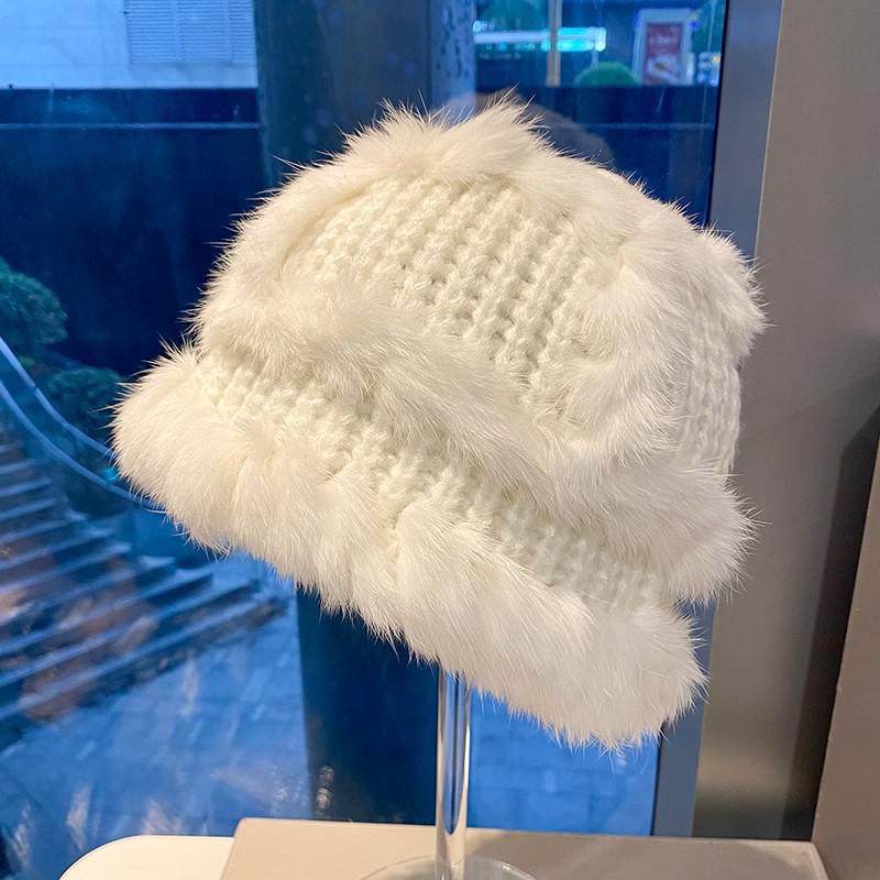 

Пушистая зимняя шапка-рыбачка из кроличьего меха: Уютные, милые и универсальные для больших лиц One Size молочный белый