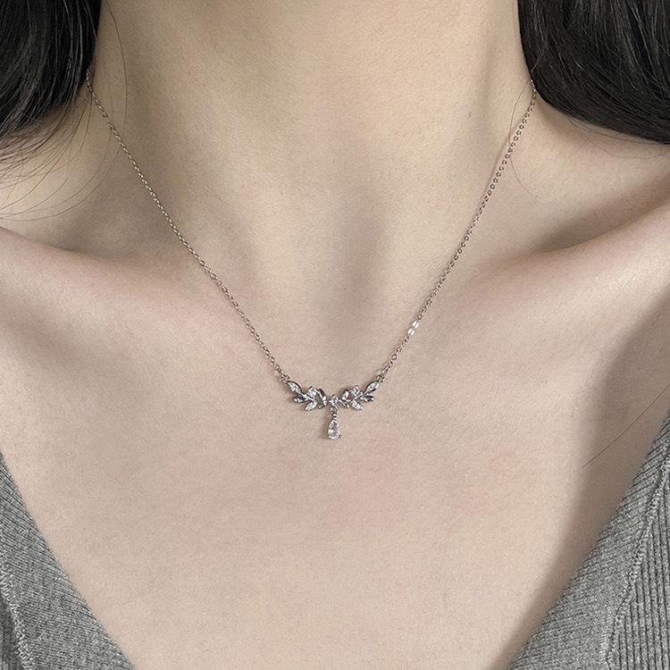 2023 Laurel Goddess Necklace: Elegant Leaf & Teardrop Design, Perfect for Girlfriend