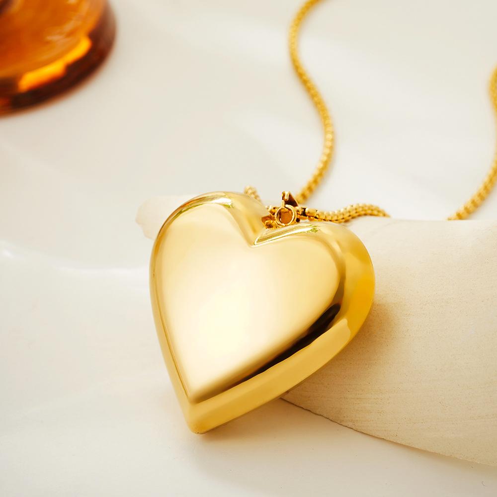 Stainless Steel Gold Plated Minimalist Peach Heart Pendant Necklace Fashion Clavicle Chain for Women Girl Jewelry