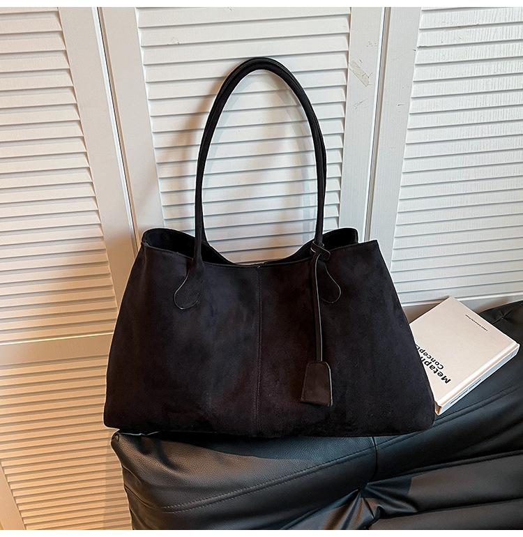 

Women s bag 2025 new Korean retro high-end shoulder handbag winter niche large-capacity tote bag women