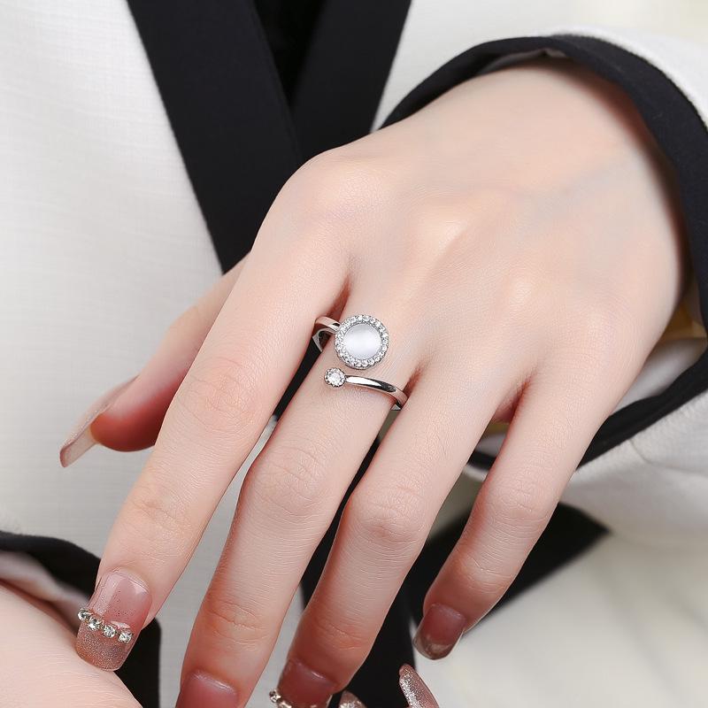 Women's Chic Rotatable Ring: Niche Design, Cold Style, Light Luxury