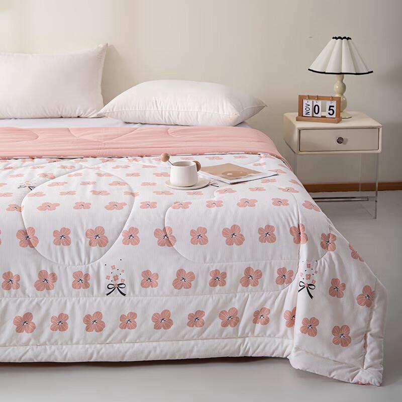 Paul David Jacquard All-Season Quilt