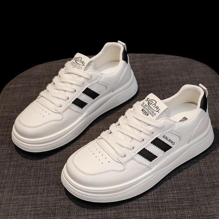 Fashion versatile flat white shoes women's spring 2025 new comfortable and lightweight student sports and leisure board shoes