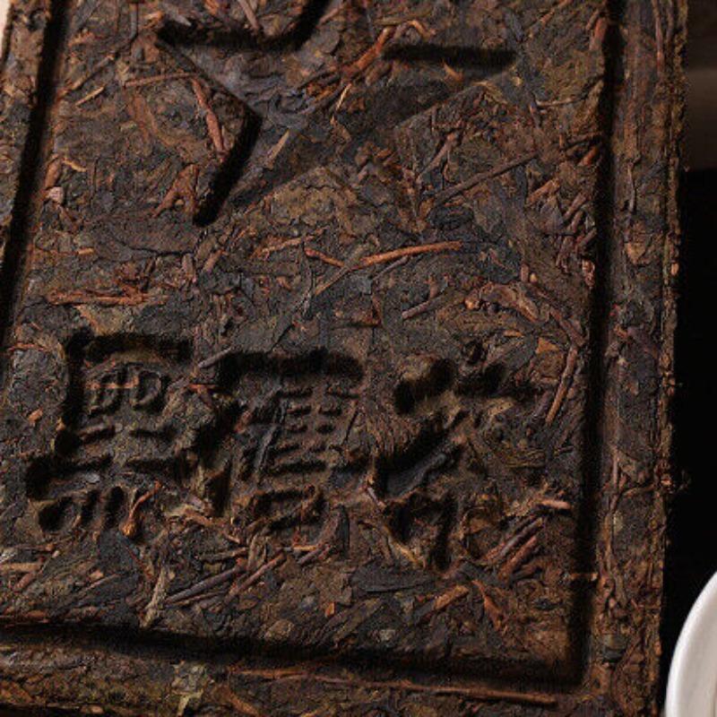 Tè nero Hunan Anhua da 1 kg. Tè in mattoni neri. Tè in mattoni neri con foglie originali