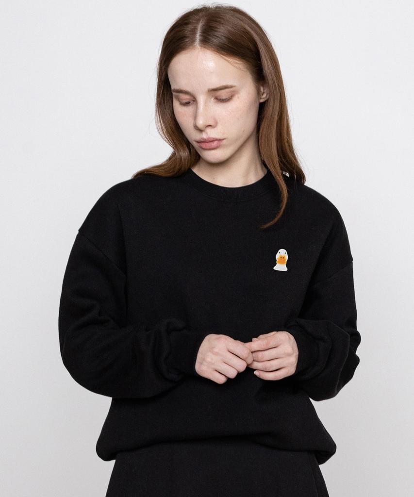 GRAVER [Unisex] Duck Face Embroidered Smile Sweatshirt_Black