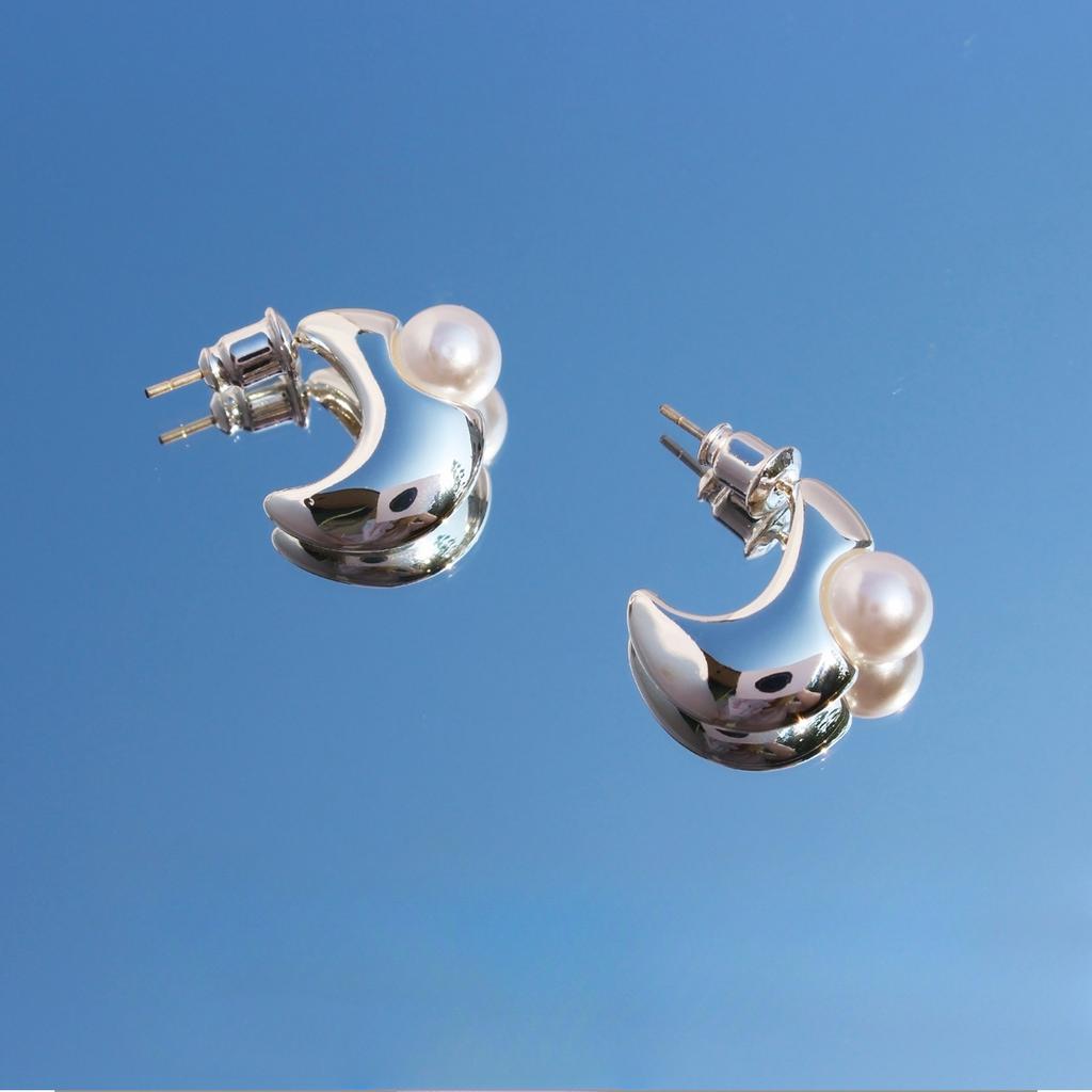 New Fashionable Smooth Silver Curved Moon Compact Commuter Earrings Women'S Fashion Inlaid Pearl Stud Earrings 691