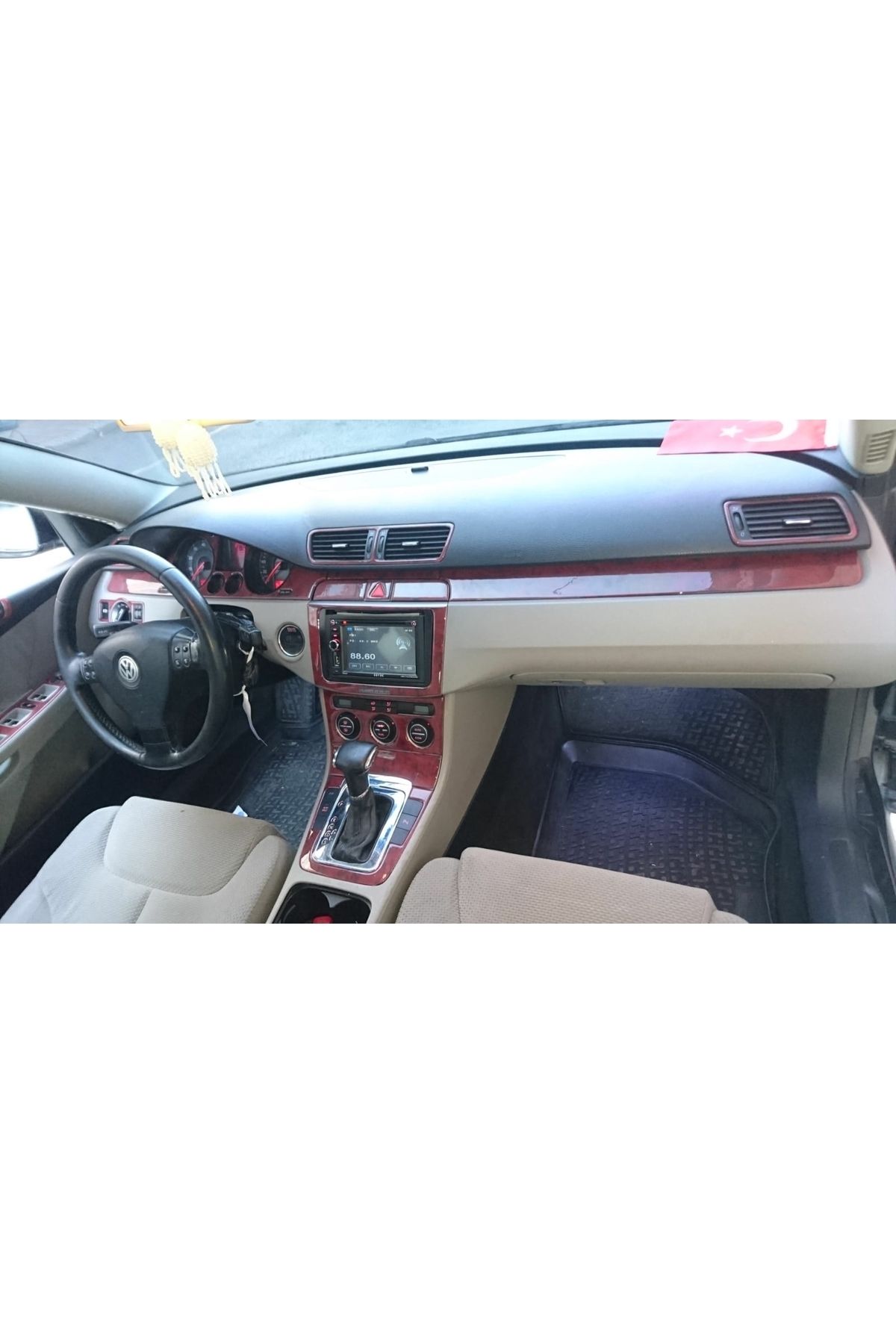 

Volkswagen Passat B6 Torpido, Konsol, Trim, Göğüs Kaplama Set Maun Renk Özel Dizayn