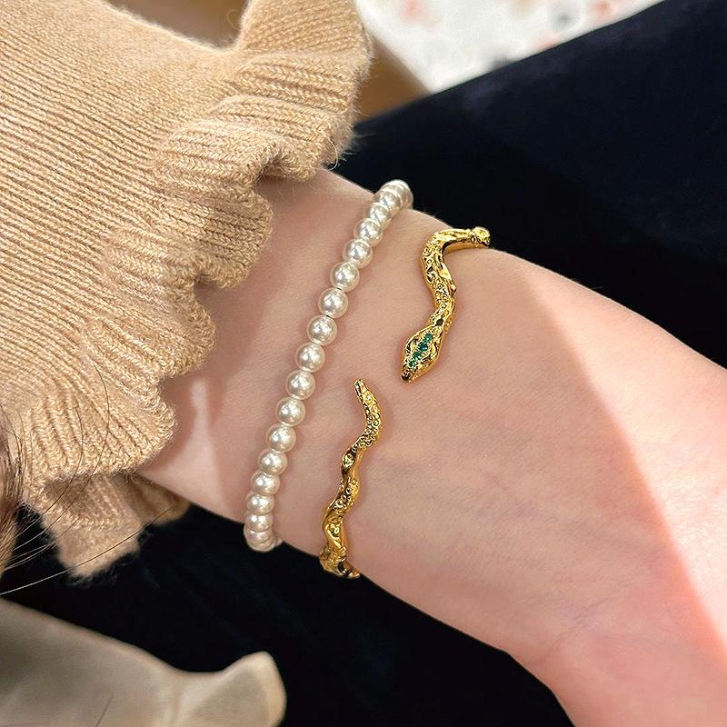 Hot Selling Retro Zodiac Snake Bracelet 2024 New Retro Palace Style Super Heavy Industry Small Gold Snake Bracelet