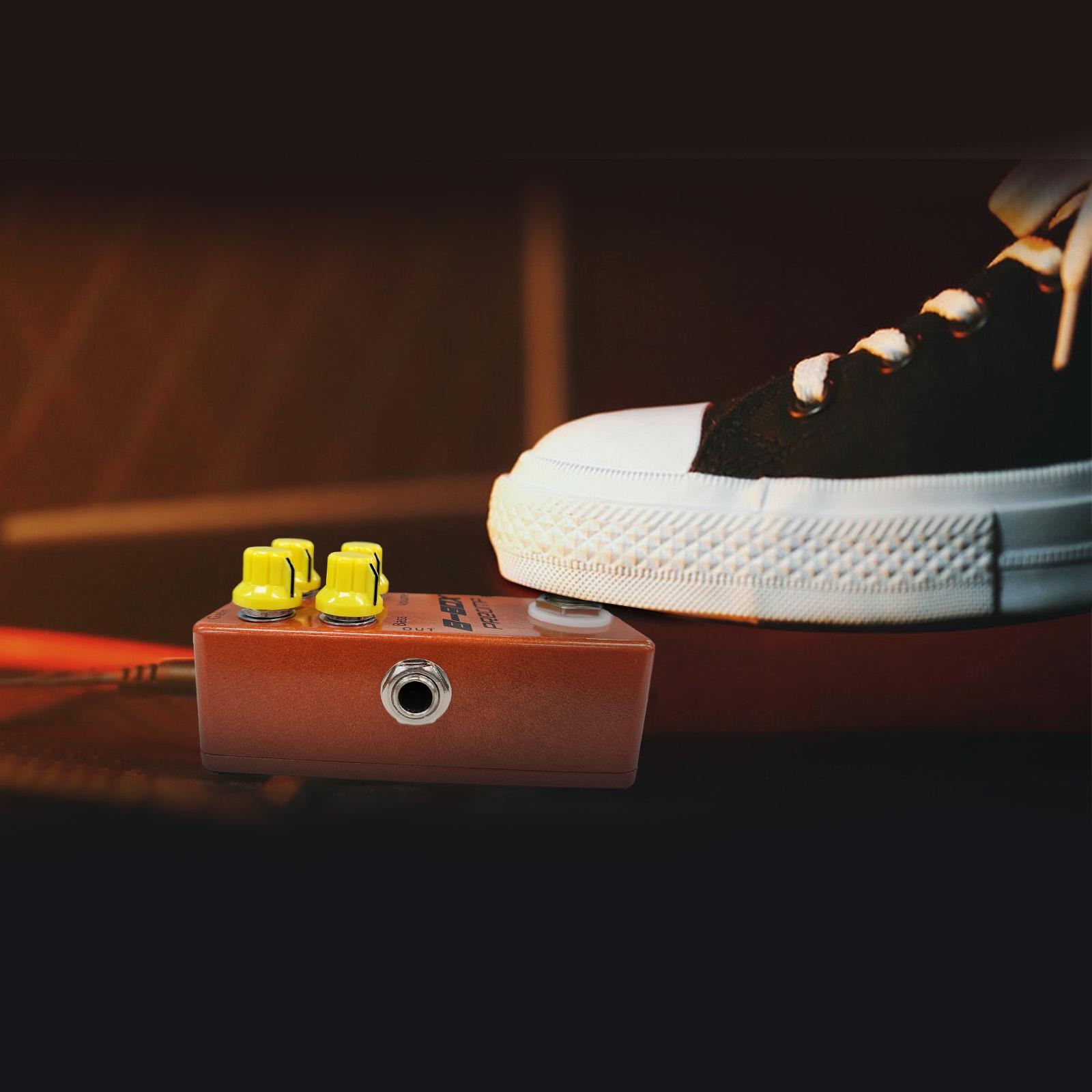 

Guitar B Box Preamp Pedal Electric Guitar Effects Pedal True Bypass Zinc Alloy Shell DC 9V 6.35mm Input Output оранжевый