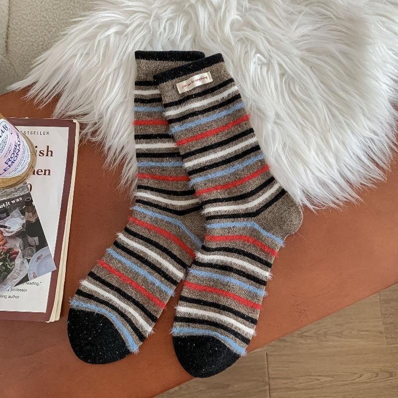 

Pink Bubble Striped Contrasting Color Wool Socks, Women s Mid-calf Socks for Autumn and Winter, Thickened Warm Dot Yarn with Velvet Stripes 1 pair кавовий