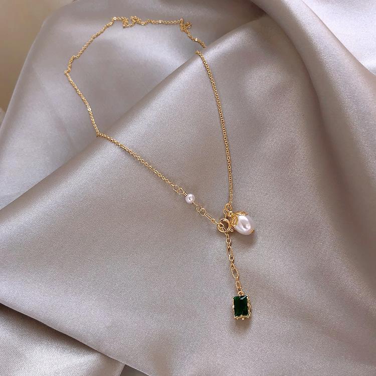 Simple Emerald Pearl Pendant Necklace Elegant White Collarbone Chain French Fashion Necklace