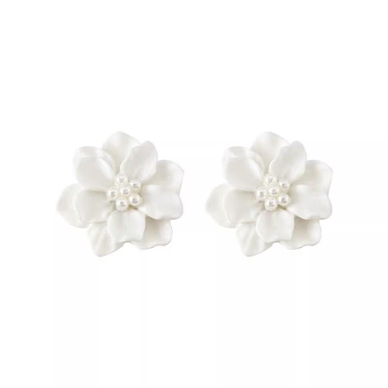 Korean Style White Flower Pearl Stud Earrings for Women - Atmospheric, Small, Fresh