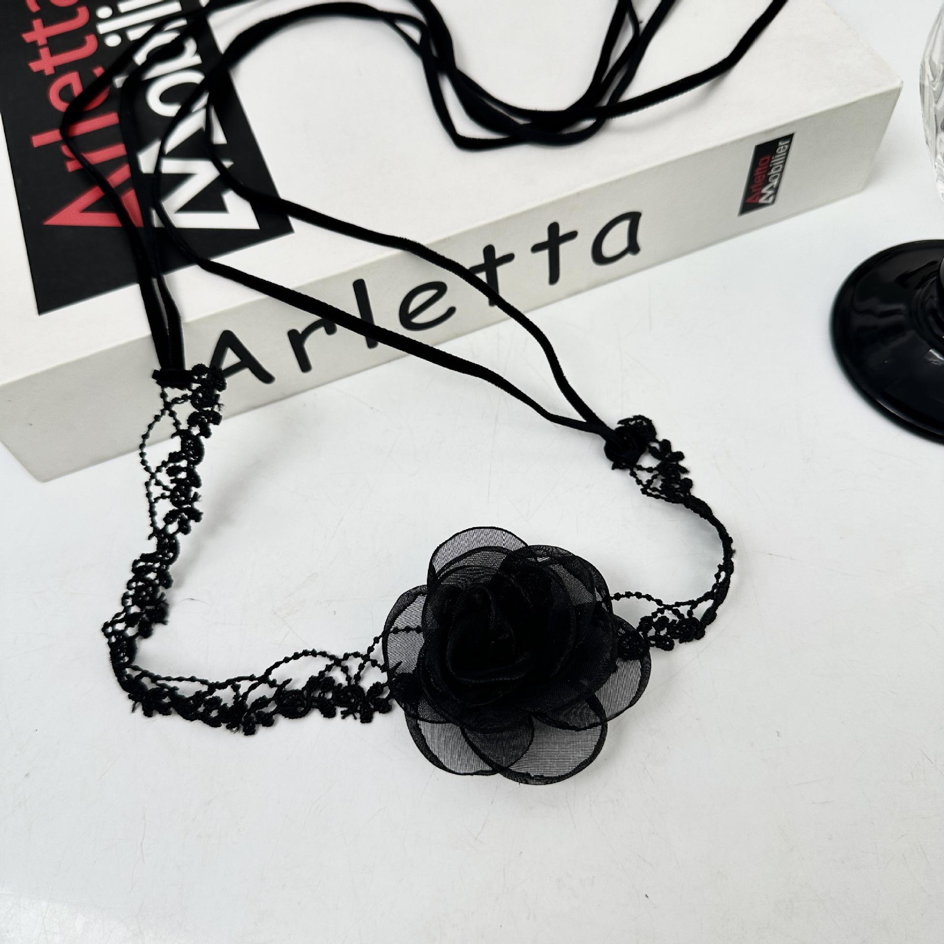 Универсальное черное бархатное цветочное колье-чокер с короткими и длинными ключичными цепочками