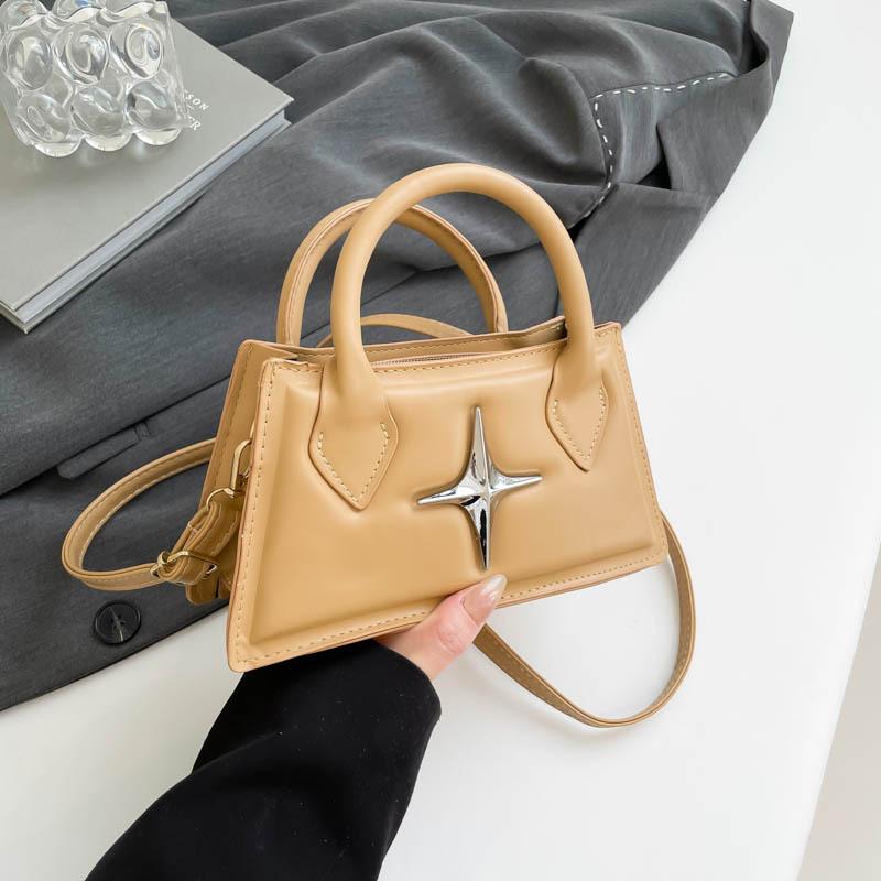 Simple 2025 spring new models, popular foreign style this year, casual commuting, portable shoulder crossbody small square bag woman