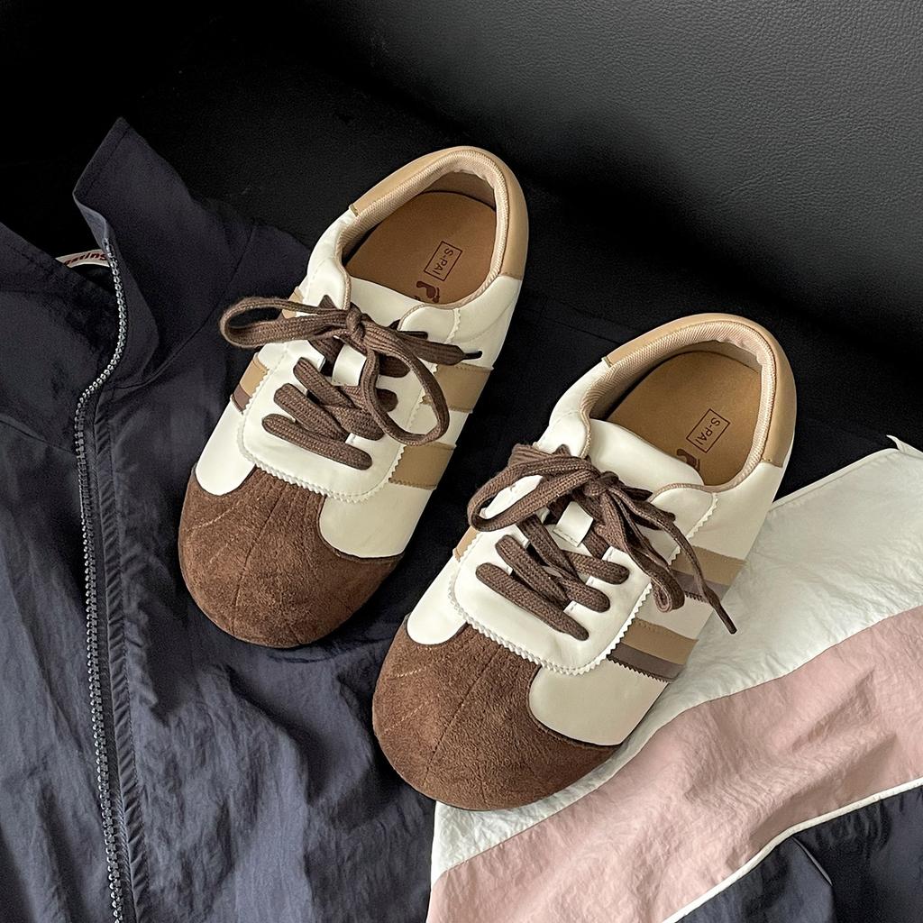 White retro versatile light flat-bottomed German training shoes women's new summer skirt soft-soled casual board shoes