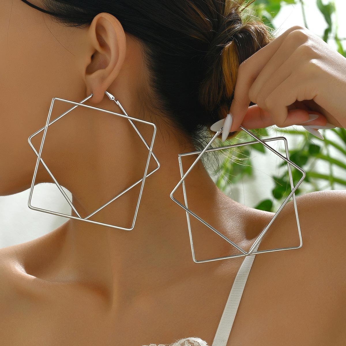 

Геометрические серьги Xiaoxiang, преувеличение индивидуальности, серьги премиум-класса, подвеска, серьги-гвоздики из сплава с гальваническим покрытием 18 карат