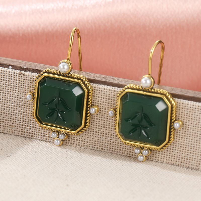 Intaglio Green Earrings, Vintage Victorian Jewelry, Personalized Gifts for Mom, Golden Wedding Earrings, Bridesmaid Jewelry