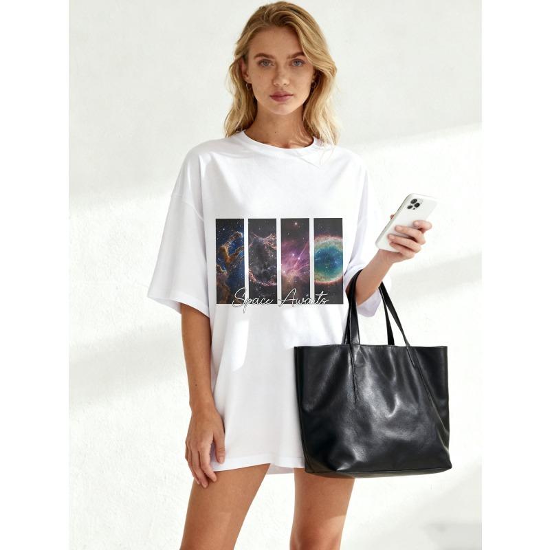 Übergroßes T-Shirt Schwarz Weltraumnebel Galaxie-Druck mit Text Space Awaits Lässige Alltagskleidung