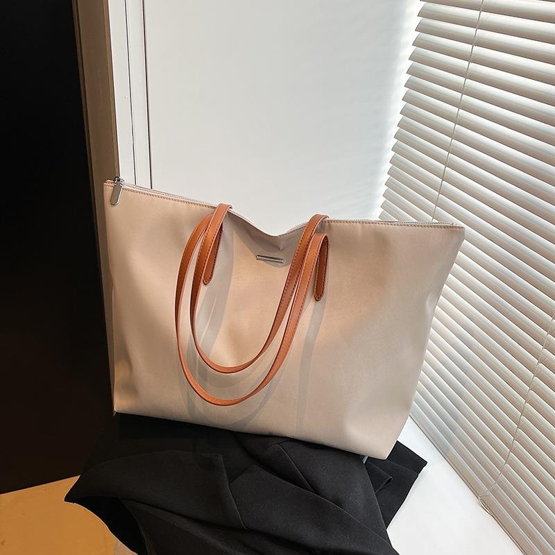 Spring and Summer Bags, Women's Large-capacity New Trendy Nylon Canvas Bags, Students' Class Commuting Bags