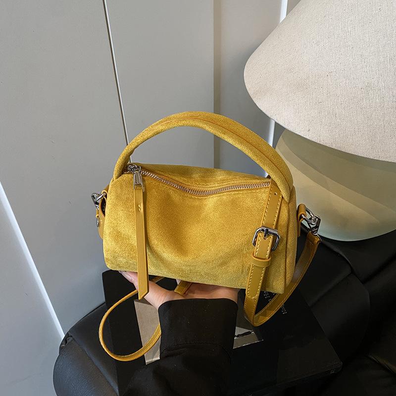 Premium sense niche hand carry pillow bag women's new autumn and winter retro versatile commuter messenger bag