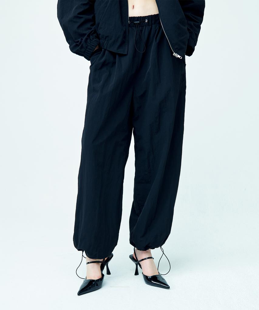 ATTENTIONROW FOR WOMEN Plain Signature Logo Nylon Two-Way Pants (Black)